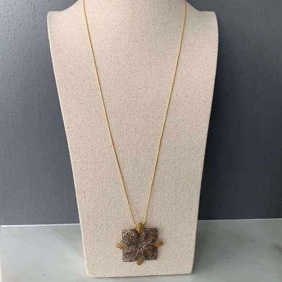 Vintage Filigree Pendant Openwork Necklace on Gokd Tone Sterling Silver Chain - Picture 3 of 7